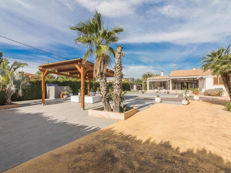 Villa for Sale in Elche, Alicante 11