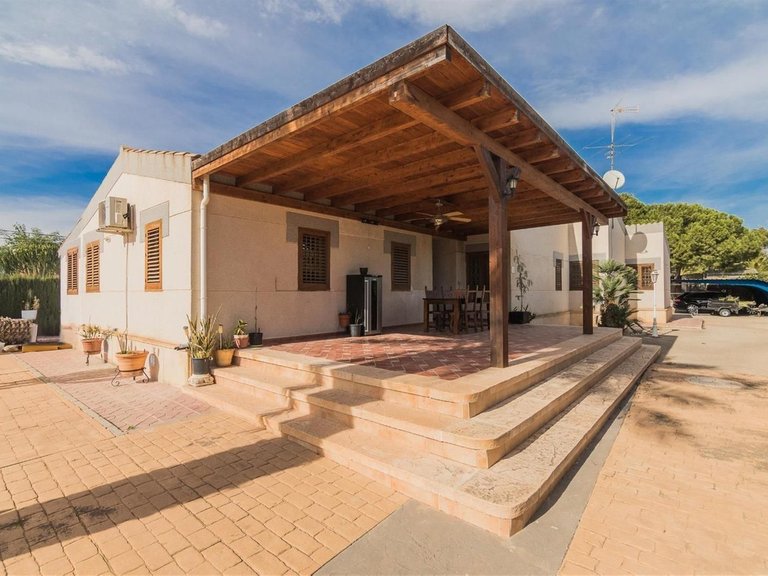 Villa for Sale in Elche, Alicante 13