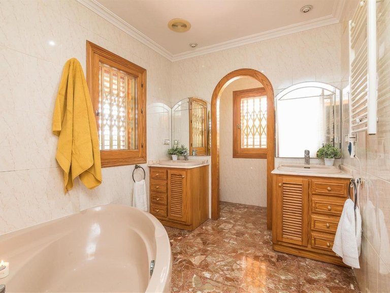 Villa for Sale in Elche, Alicante 27
