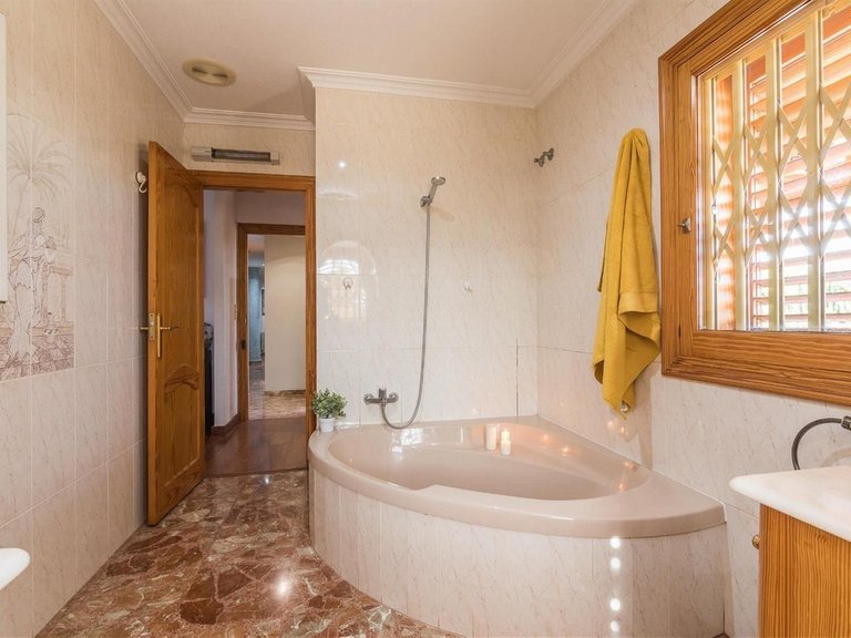 Villa for Sale in Elche, Alicante 28