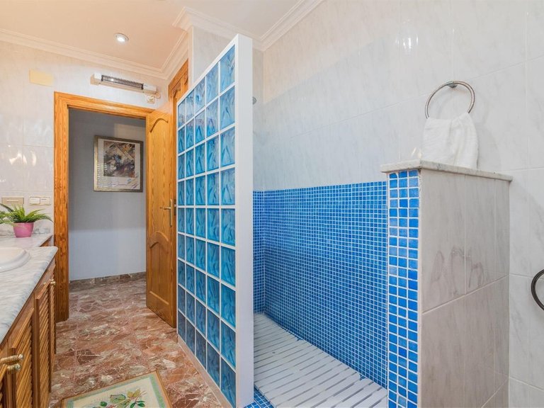 Villa for Sale in Elche, Alicante 32