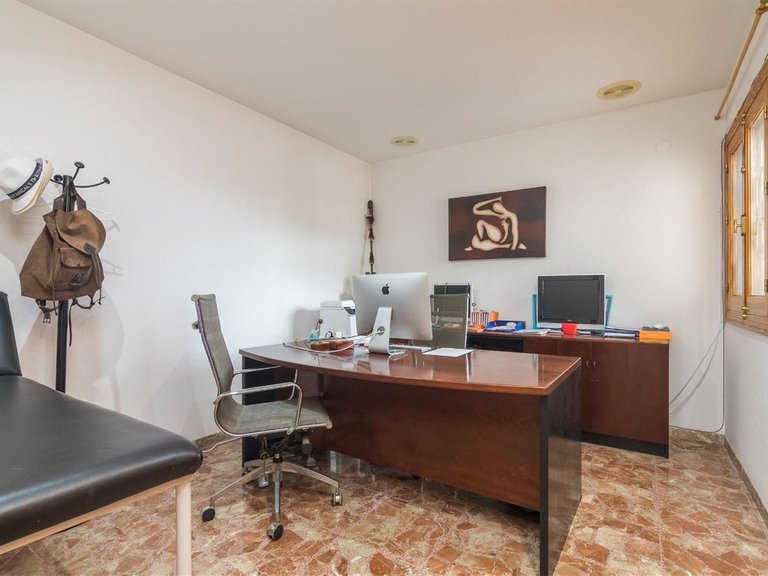 Villa for Sale in Elche, Alicante 35