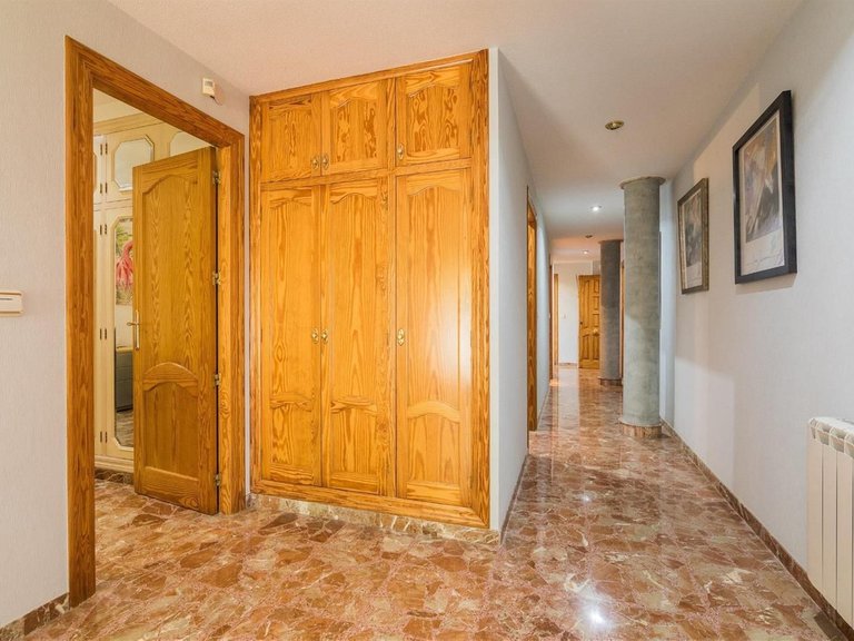 Villa for Sale in Elche, Alicante 36