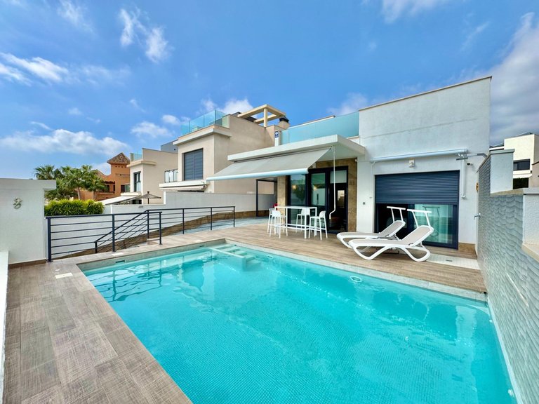 Villa for Sale in San Miguel De Salinas, Alicante 1