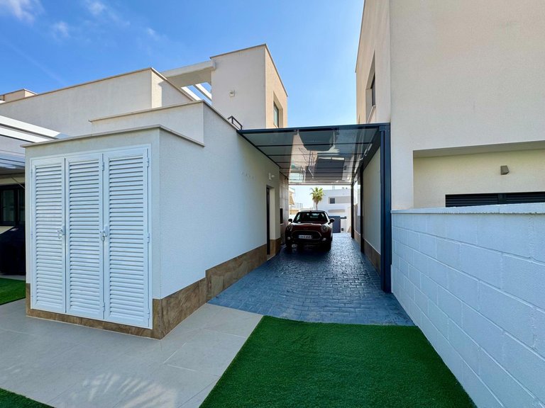 Villa for Sale in San Miguel De Salinas, Alicante 35