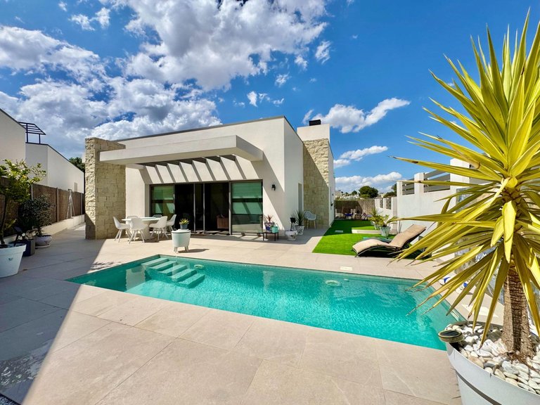 Villa for Sale in San Miguel De Salinas, Alicante 1