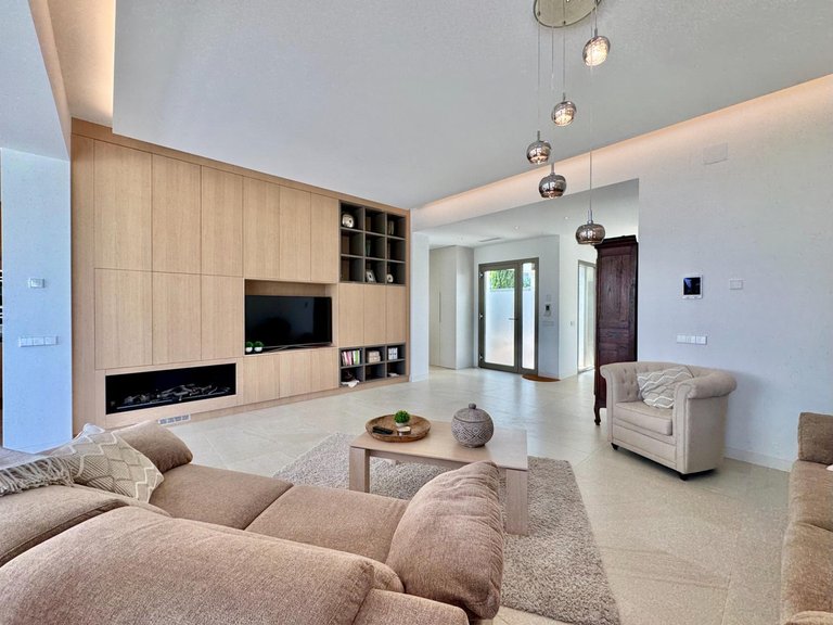 Villa for Sale in Las Colinas, Alicante 11