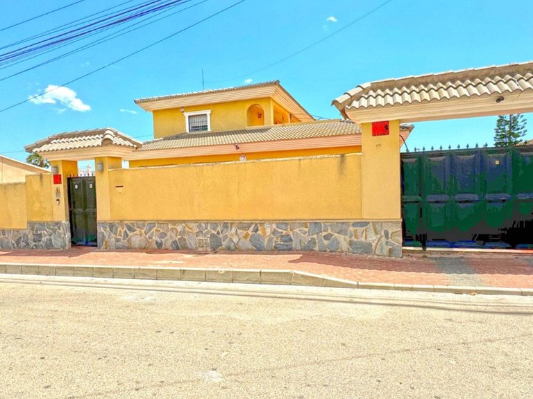 Villa for Sale in Torrevieja, Alicante 3