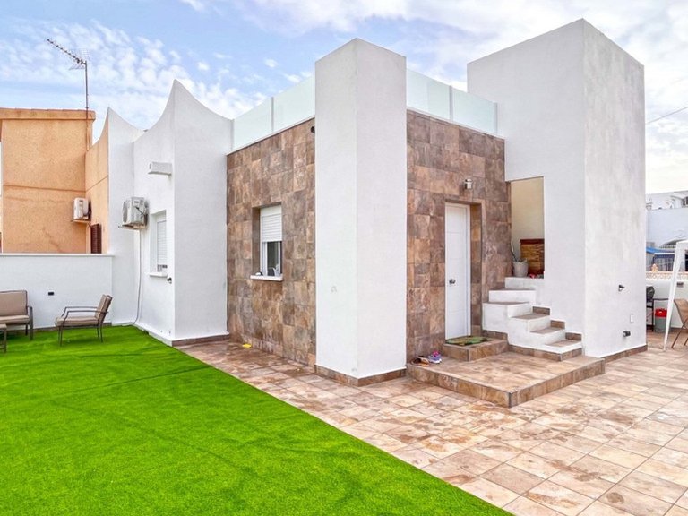 Villa for Sale in Playa Flamenca, Alicante 1