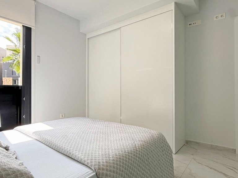 Apartment for Sale in Los Altos, Alicante 10