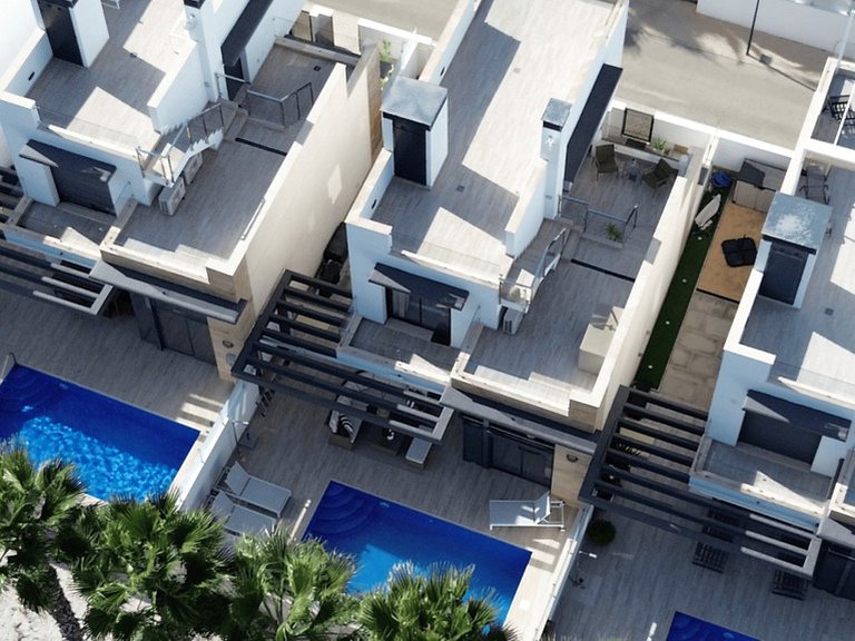 Villa for Sale in Cabo Roig, Alicante 2