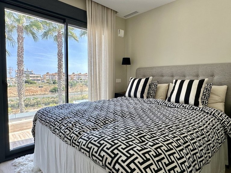 Villa for Sale in Cabo Roig, Alicante 7