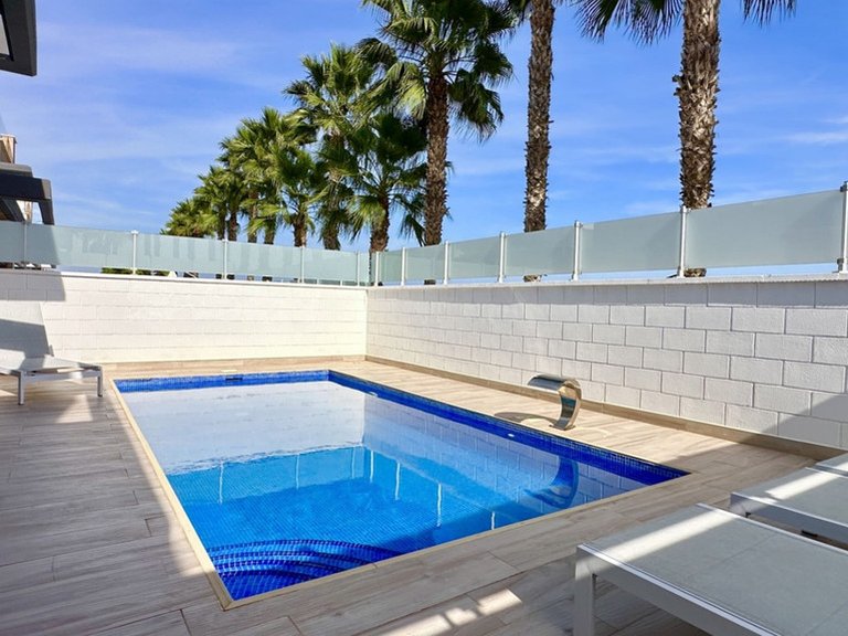 Villa for Sale in Cabo Roig, Alicante 10
