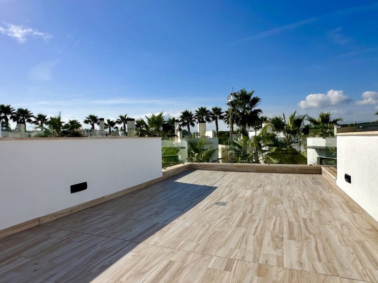 Villa for Sale in Cabo Roig, Alicante 11
