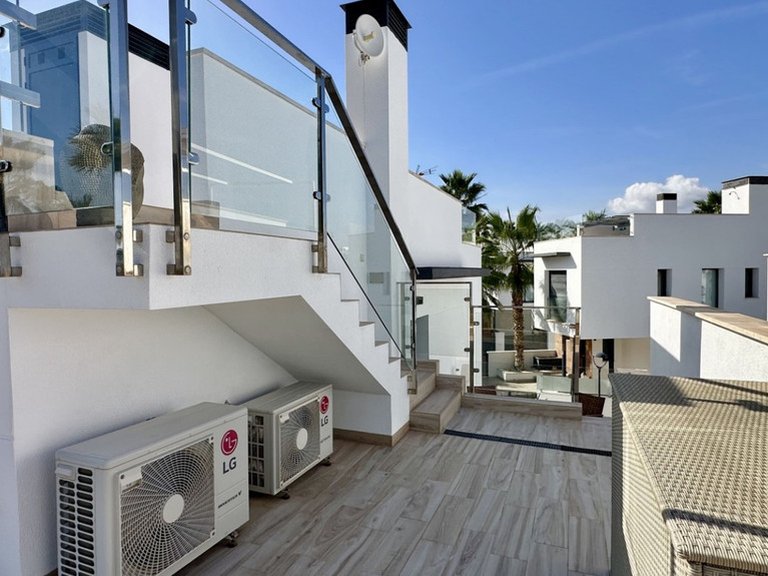Villa for Sale in Cabo Roig, Alicante 18