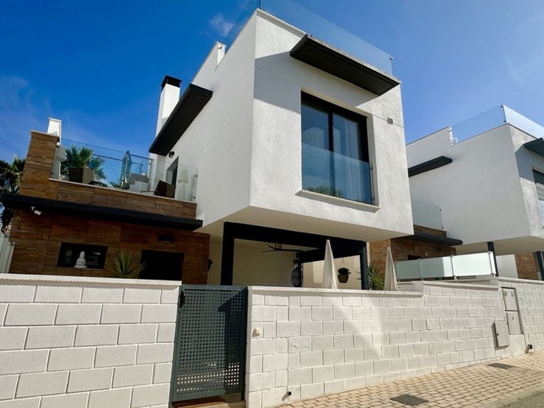 Villa for Sale in Cabo Roig, Alicante 27
