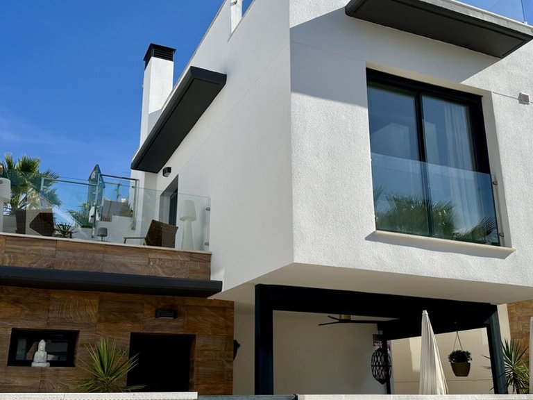 Villa for Sale in Cabo Roig, Alicante 46