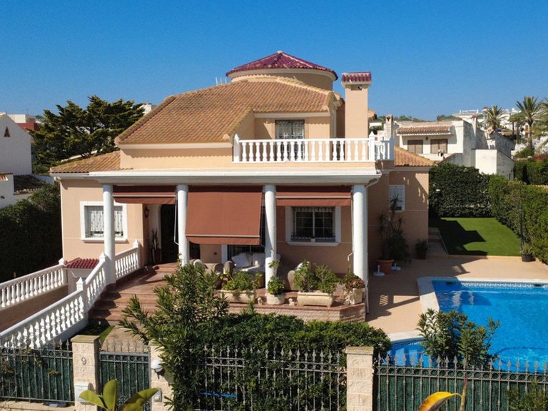 Villa for Sale in Torrevieja, Alicante 1