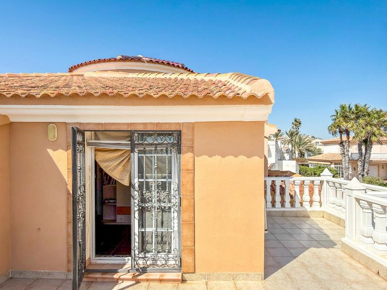 Villa for Sale in Torrevieja, Alicante 34