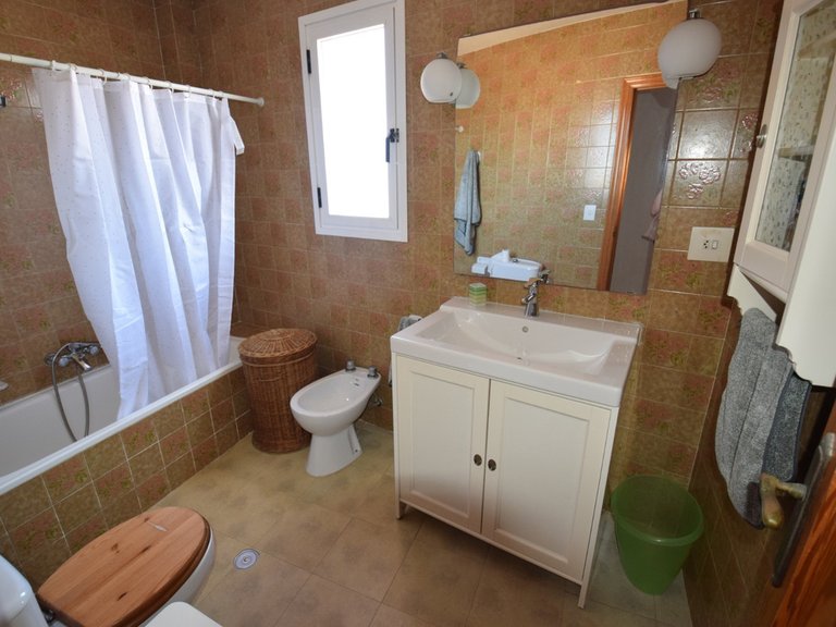 Villa for Sale in Guardamar Del Segura, Alicante 28