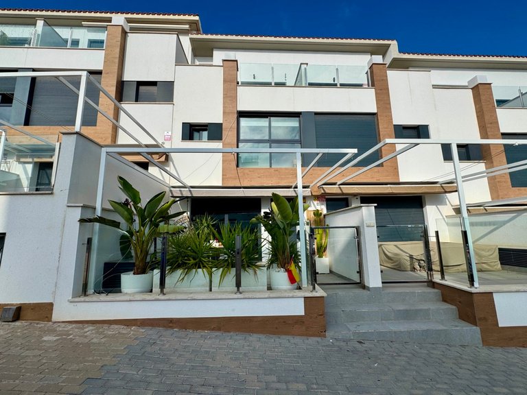 Villa for Sale in Guardamar Del Segura, Alicante 1