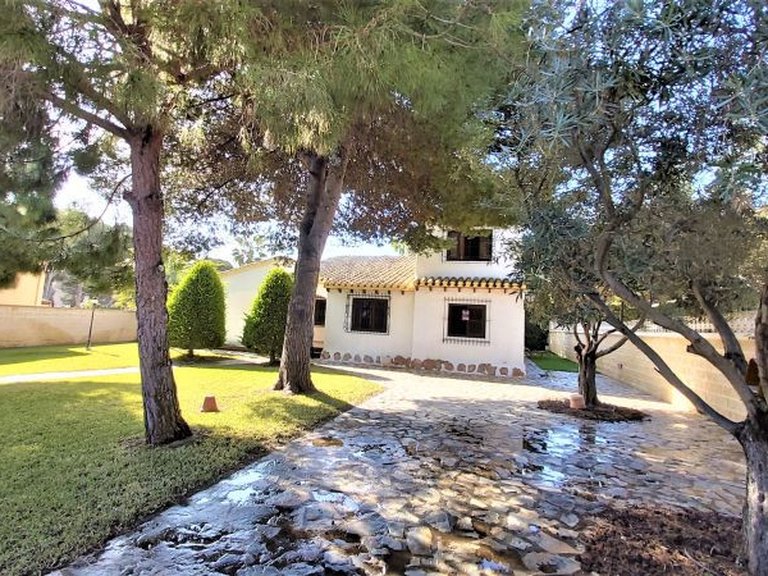 Villa for Sale in Torrevieja, Alicante 3