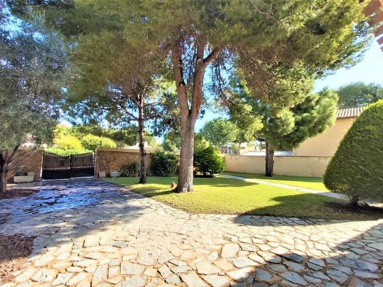 Villa for Sale in Torrevieja, Alicante 28