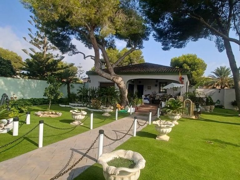 Villa for Sale in Campoamor, Alicante 1