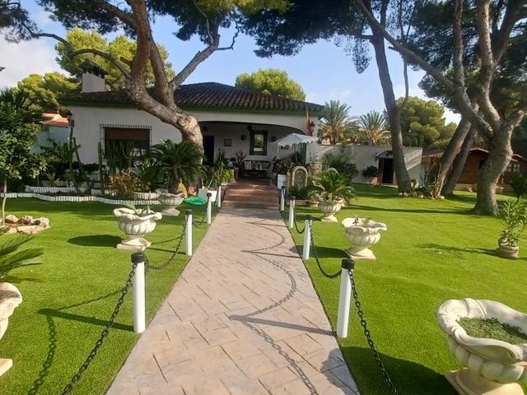 Villa for Sale in Campoamor, Alicante 3
