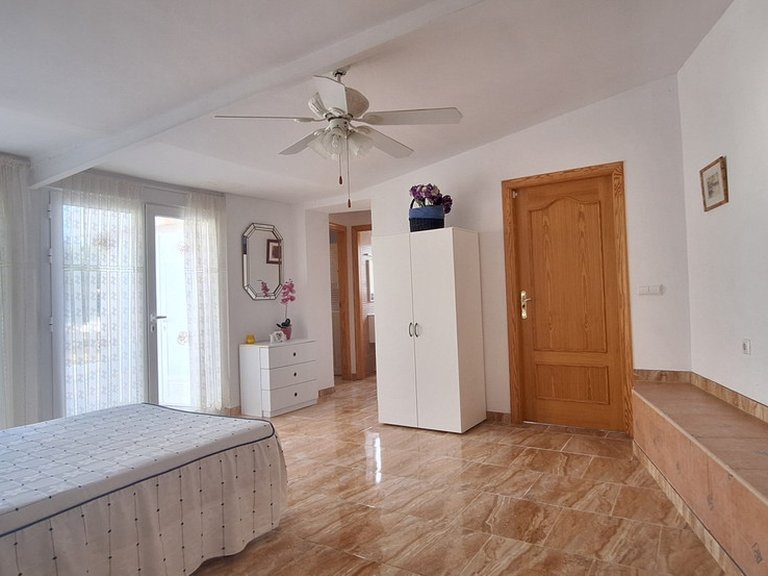 Villa for Sale in Elche, Alicante 9