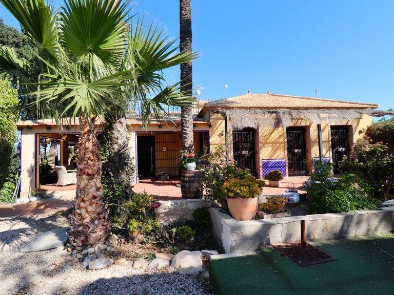 Villa for Sale in Almoradi, Alicante 3