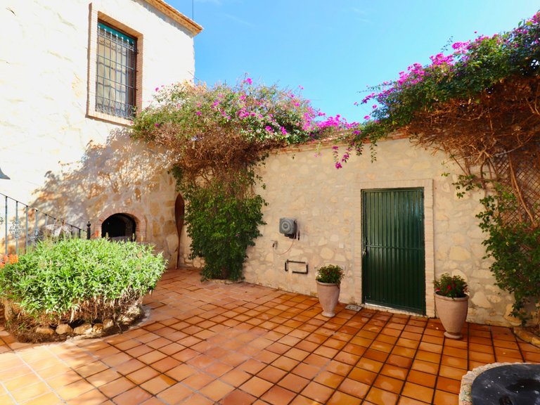 Villa for Sale in Almoradi, Alicante 31