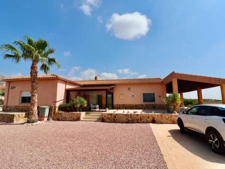Villa for Sale in Albatera, Alicante 2