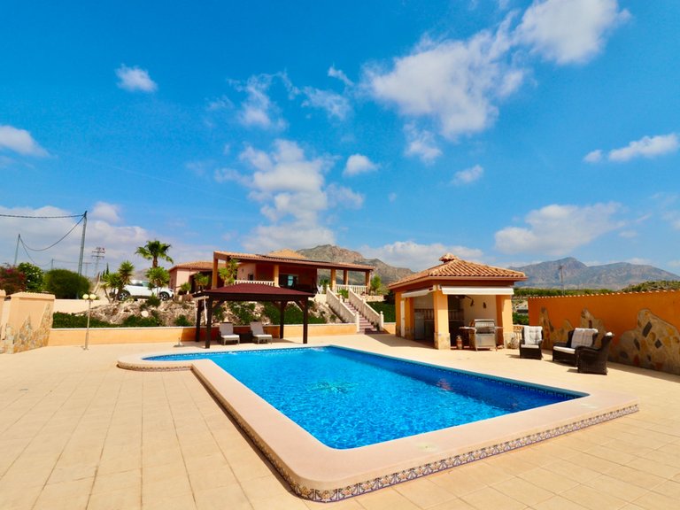 Villa for Sale in Albatera, Alicante 40