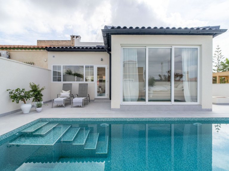 Villa for Sale in Torrevieja, Alicante 1