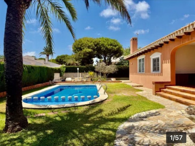 Villa for Sale in Cabo Roig, Alicante 1