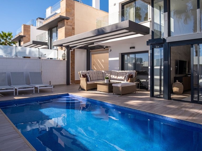 Villa for Sale in Cabo Roig, Alicante 1