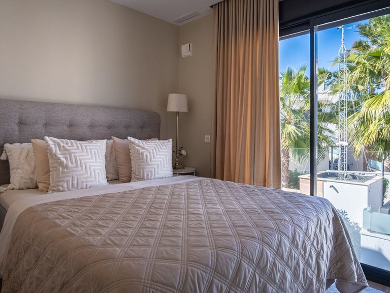Villa for Sale in Cabo Roig, Alicante 18