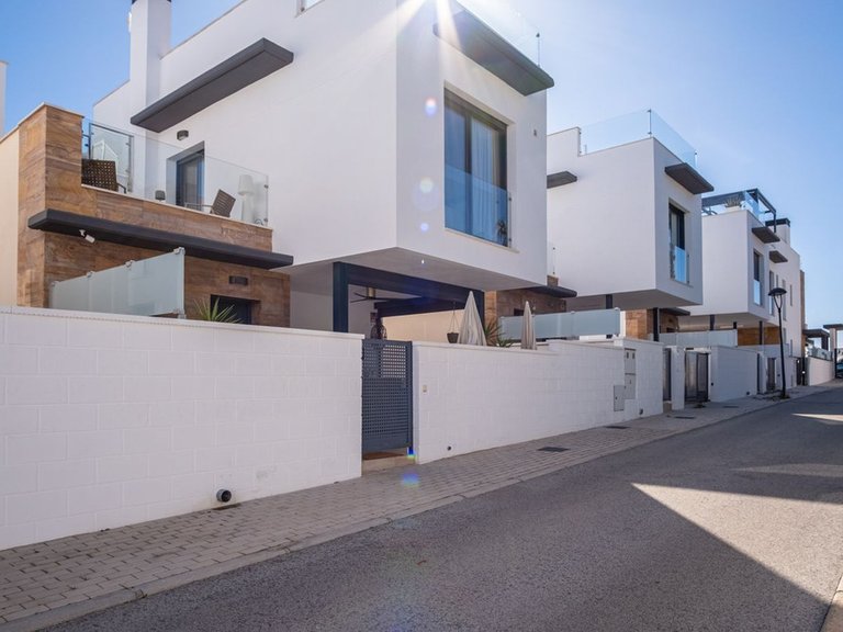 Villa for Sale in Cabo Roig, Alicante 36