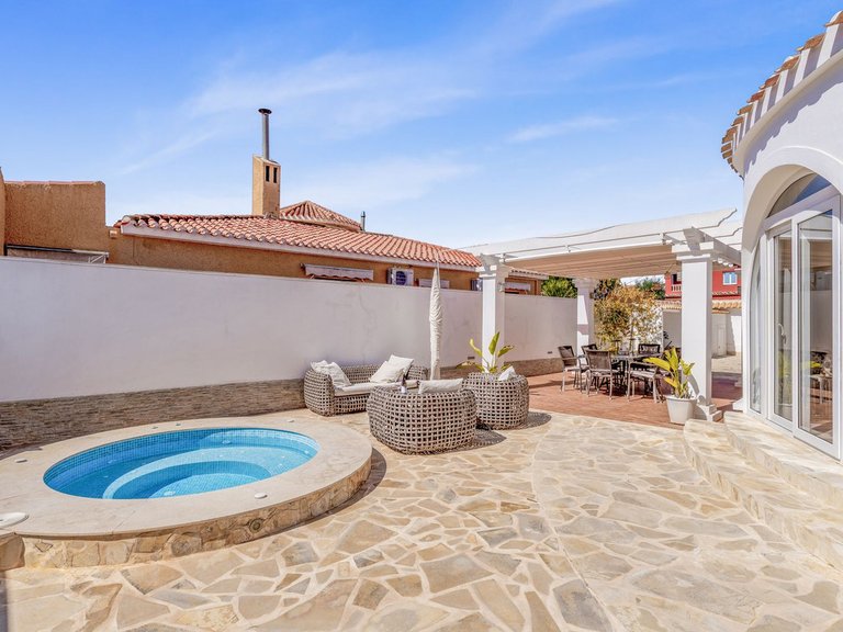Villa for Sale in La Florida, Alicante 8