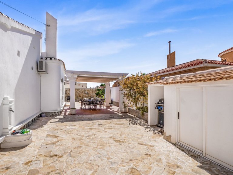 Villa for Sale in La Florida, Alicante 13