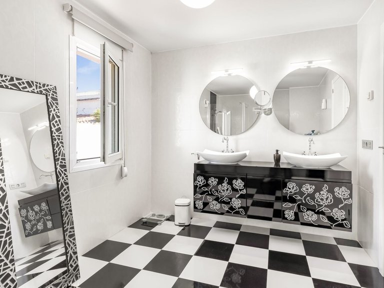 Villa for Sale in La Florida, Alicante 37