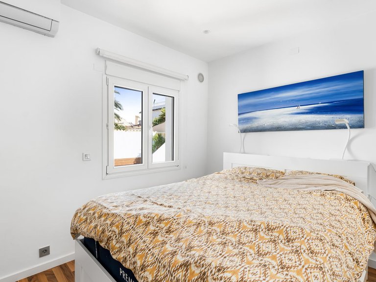 Villa for Sale in La Florida, Alicante 44