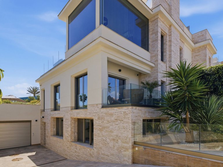 Villa for Sale in La Zenia, Alicante 1