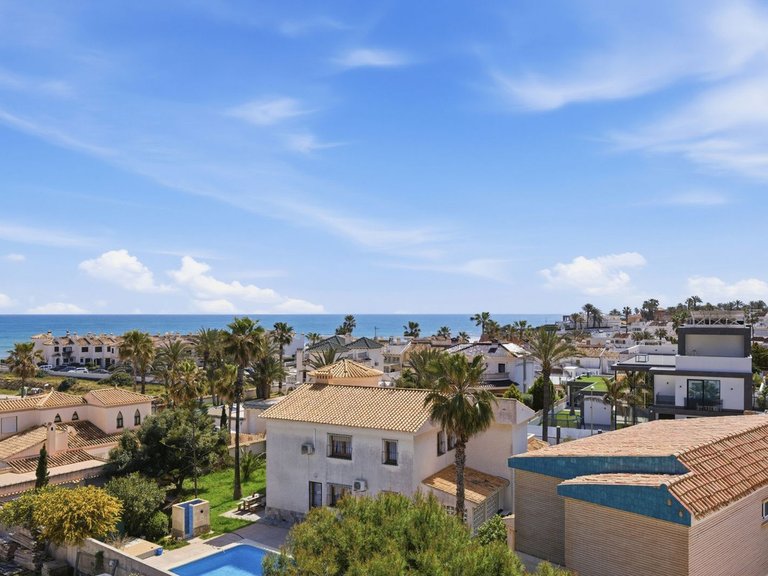 Villa for Sale in La Zenia, Alicante 32