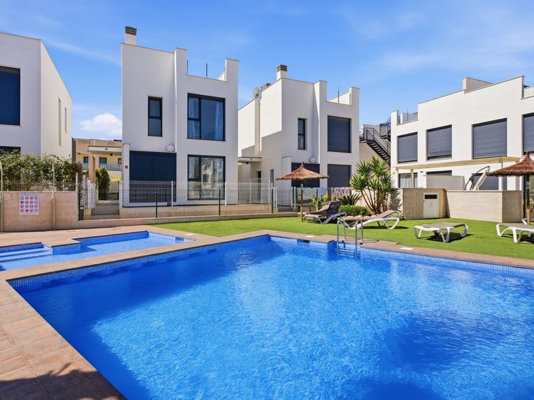Villa for Sale in Punta Prima, Alicante 1