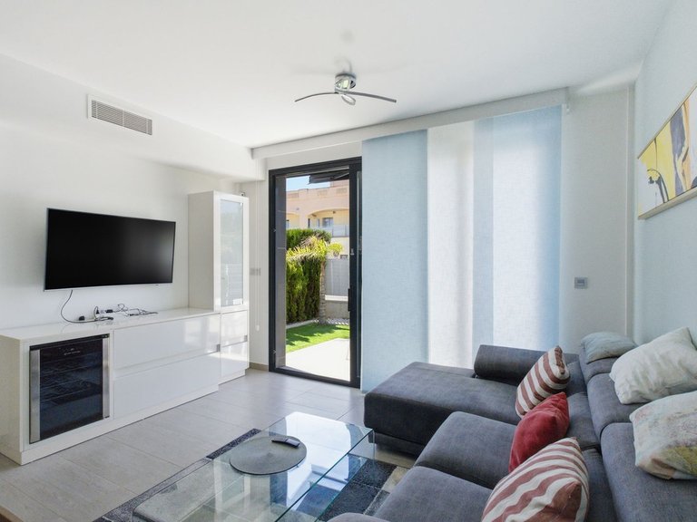 Villa for Sale in Punta Prima, Alicante 18