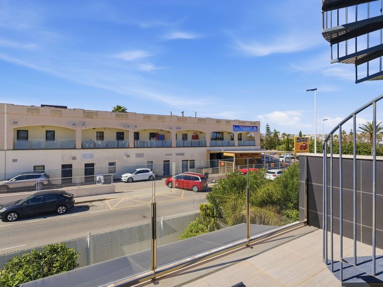Villa for Sale in Punta Prima, Alicante 38