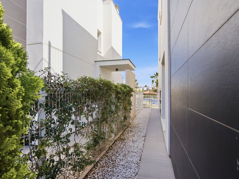 Villa for Sale in Punta Prima, Alicante 40