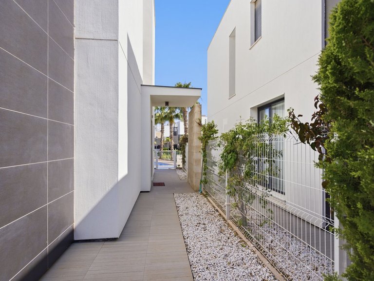 Villa for Sale in Punta Prima, Alicante 41